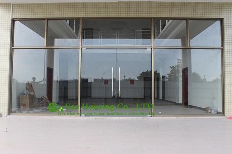 Mordern glass door Glass Door Entrance, Door Entrance Ideas, Salon Doors, Commercial Glass Doors, Frameless Glass Door, Glass Entrance Doors, Commercial Exterior, Sliding Doors Exterior, Frameless Door