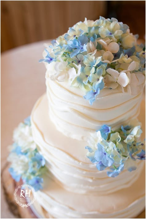 Hydrangea Cake Decoration, Blue Hydrangea Wedding Cake, Hydrangea Wedding Cake, Blue And White Cake, Wedding Cake Hydrangea, Hydrangea Cake, Blue Hydrangea Wedding, Hydrangea Wedding, White Buttercream