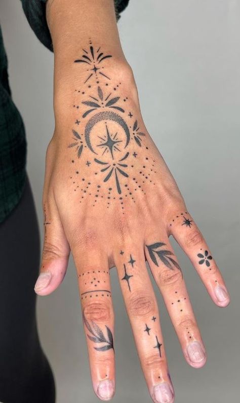 Pointer Finger Tattoo, Morgan Tattoo, Mandala Hand Tattoos, Tato Henna, Finger Tattoo For Women, Finger Tats, Knuckle Tattoos, Hand And Finger Tattoos, Pretty Hand Tattoos