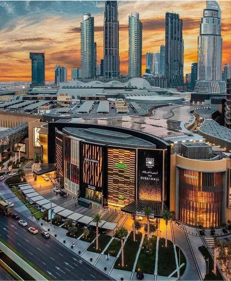 📍Dubai Mall The Dubai Mall, Mall Design, Dubai Shopping, Skyscraper Architecture, Architecture Building Design, Dubai City, Designer Interior, Amazing Buildings, Commercial Architecture