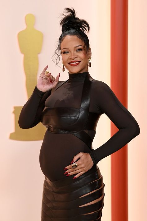 Rihanna Pregnant, Rihanna Barbados, The Oscars 2023, Rihanna Instagram, Rihanna Show, Oscars 2023, Mint Green Shirts, Postpartum Fashion, Couple Pregnancy Photoshoot