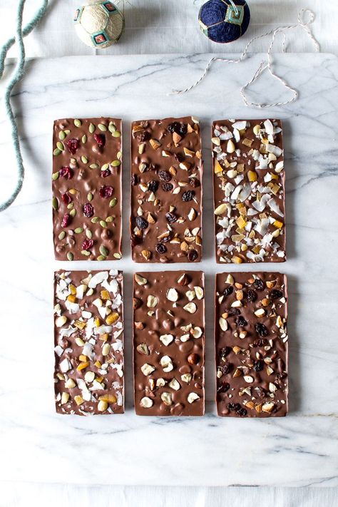 Chocolate With Nuts, Homemade Chocolate Bars, Chocolate Bar Molds, Chocolate Slabs, Chocolate Spread, Chocolate Toffee, Nuts And Seeds, Edible Gifts, Chocolate Bark