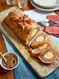 Meatloaf Wellington Recipe, Meatloaf Wellington, Meatloaf Roll, Nadiya Hussain Recipes, Nadiya Hussain, Wontons, Beef Wellington, Sausage Rolls, Time To Eat