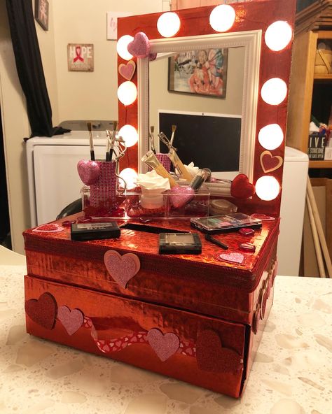 Vanity Valentines Boxes Diy, Light Up Valentines Boxes, Makeup Vanity Valentine Box Ideas, Vanity Valentine Box Ideas, Vanity Valentines Boxes, Unique Valentine Box Ideas, Makeup Vanity Box, Valentine Card Box, Girls Vanity