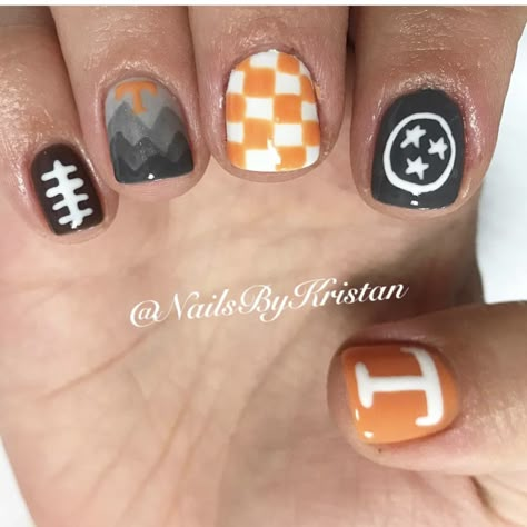 Tennessee nails! #footballseason #govols #nailart Ut Nails Designs, Tennessee Nail Ideas, University Of Tennessee Nail Designs, University Of Tn Nails, Vols Nails Tennessee, Tn Football Nails, Ut Vols Nails, Tn Nails, Tennessee Vols Nails Designs