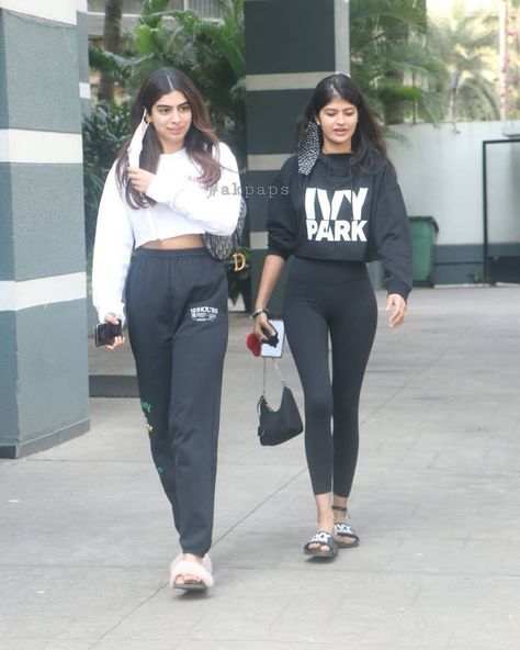 Khushi Kapoor, Star Kids, College Outfit, Star Style, Modest Fashion Outfits, Bollywood Stars, College Outfits, Star Fashion, Random Things