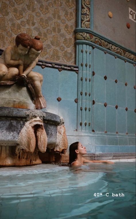 Budapest Vacation, Budapest Aesthetic, Budapest Spa, Budapest Travel, Winter Trip, Europe Winter, Poses Photography, London Places, Model Poses Photography