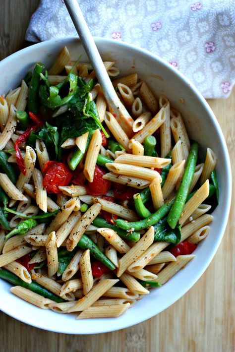 Green Beans Pasta, Green Beans Tomatoes, Veggetti Recipes, Bean Pasta Recipes, Pasta With Green Beans, Wilted Greens, Healthy Harvest, Green Pasta, Steamed Green Beans