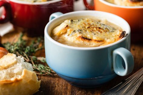 Shallot Soup, French Soup, Oven Safe Bowls, Crispy Shallots, Italian Sausage Soup, French Recipes, Sausage Soup, Gruyere Cheese, Crock Pot Soup