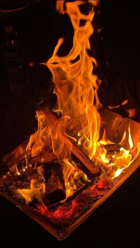 Winter Fire Snap, Bonfire Winter, Fireplace Cozy, Winter Fire, Instagram Captions For Friends, Fire Food, Snap Snapchat, Cartoon Wallpaper Hd, Fashion Design Sketchbook