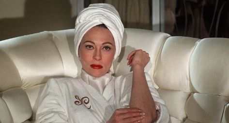 Best Body Lotion, Mommie Dearest, Scented Body Lotion, Anti Aging Body, Iconic Looks, Faye Dunaway, Keratosis Pilaris, Mommy Dearest, Combination Skin Type