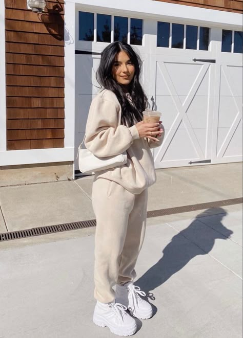 Matching Sets Sweatpants, Matching Sweatsuit Outfits, Jogger Set Outfits Women, Sweatpants Set Outfit, Cute Sweats, Outfits New York, Jogging Outfit, Dressy Casual Outfits, Winter Fashion Outfits Casual