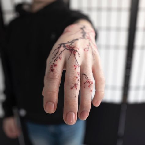 Pine Tattoo, Watercolor Tattoo Ideas, Flowers Tattoos, Mandala Hand Tattoos, Sakura Tattoo, Flower Tattoo Ideas, Stylish Tattoo, One Piece Tattoos, Tasteful Tattoos