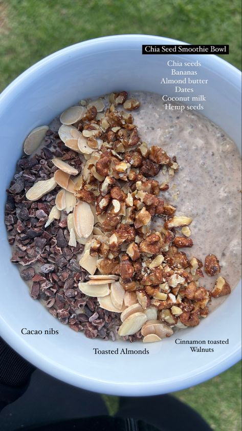 Chia Seed Smoothie Bowl, Flax Seed Smoothie, Chia Vs Flax Seed, Flaxseed Smoothie, Healthy Weight Gain Foods, Chia Seed Smoothie, Healing Foods, Healthy Weight Gain, Toasted Walnuts