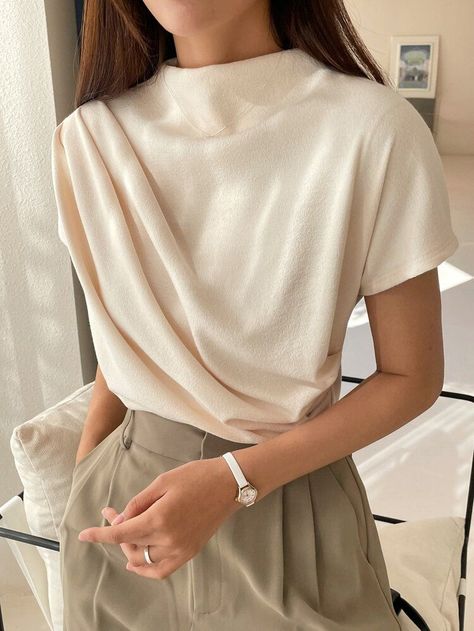 Plain Tee Shirts, Stylish Work Outfits, Professional Outfits, Business Casual Outfits, Work Attire, Batwing Sleeve, Outfits Casuales, Work Casual, Look Fashion