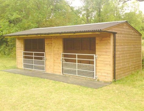 Double Mobile Field Shelter with Half Mesh Metal Gates - Prime Stables Diy Horse Shelter, Field Shelters, Horse Shed, Loafing Shed, Horse Shelter, Horse Barn Plans, Diy Horse, Run In Shed, Horse Facility