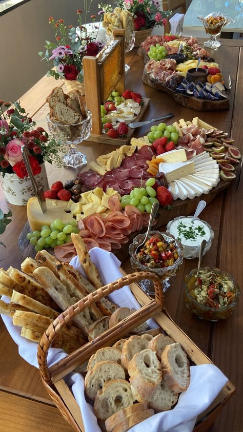 Grazing Table For 35 People, Wedding Food Boards, Table Presentation Design For Food, Italian Appetizers For Wedding, Walmart Charcuterie Board Ideas, Hostess Ideas Entertaining, Party Food Charcuterie Board, Posh Party Food, Appetizer Table Set Up