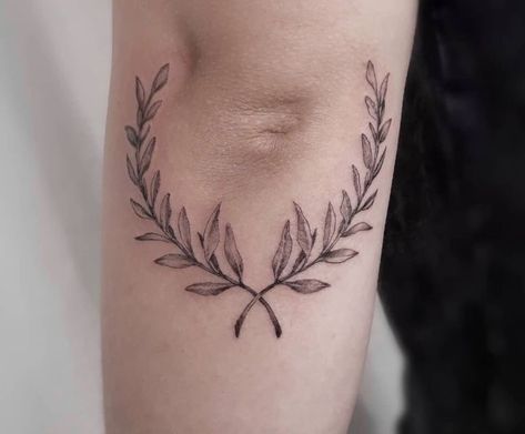 Wreath Elbow Tattoo, Under Knee Leaf Tattoo, Wreath Around Knee Tattoo, Knee Olive Branch Tattoo, Greek Themed Tattoos Women, Knee Laurel Tattoo, Olive Branch Elbow Tattoo, Elbow Wreath Tattoo, Olive Crown Tattoo