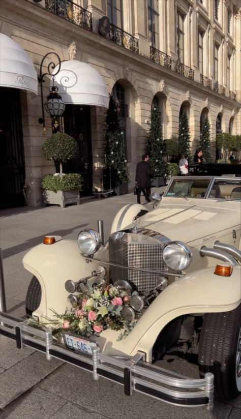 Vintage Luxury Wedding, Monaco Wedding Aesthetic, Old Money Elopement, Old Luxury Aesthetic, Old Money Wedding Aesthetic Decor, Wedding Old Money Aesthetic, Wedding Cars Luxury, Old Money Wedding Decor, Car Old Money