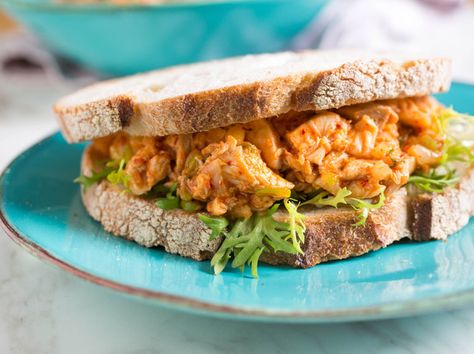 Mayo-Free Chicken Salad With Kimchi, Ginger, and Scallions Kimchi Sandwich, Kimchi Dishes, Kimchi Tuna, Chicken Kimchi, Kimchi Chicken, Kimchi Recipes, Scallions Recipes, Fancy Salads, Easy Weekday Meals