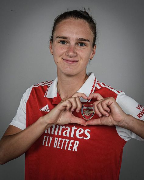 Viv Miedema, North London Derby, Arsenal Wfc, Women Football, Arsenal Ladies, Arsenal Football Club, Women’s Soccer, Arsenal Football, Funny Animal Photos