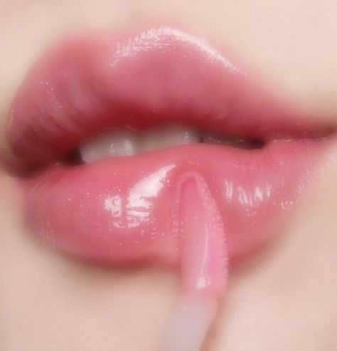 Lips Astethic, Lips Beauty Tips, Coquette Body, Pink Lip Gloss, Anatomy For Artists, Pretty Angel, Soft Feminine, Glow Up Tips, Soft Lips