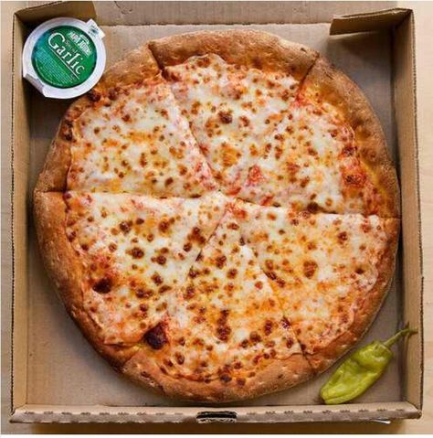 Papa John's pizza National Cheese Pizza Day, Cheese Pizza Recipe, Papa John, Best Homemade Pizza, We're All Mad Here, Pizza Day, Papa Johns, Junk Food Snacks, Eat Pizza