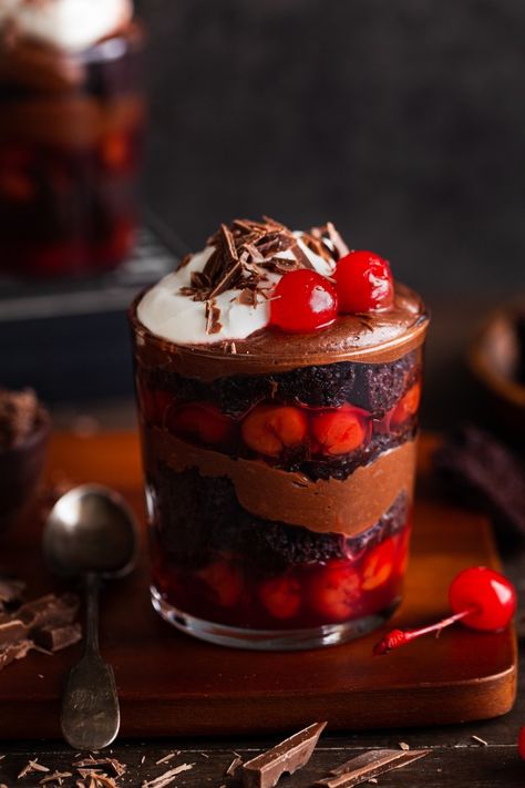 Black Forest Cake Trifle - Sinfully SpicySinfully Spicy Forest Dessert, Black Forest Trifle, Fresh Cherry Pie, Cake Trifle, Easy Chocolate Pudding, Easy Cakes To Make, Store Bought Cake, Trifle Desserts, Individual Desserts