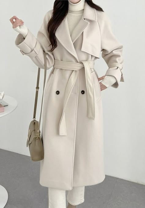 Modest Korean Fashion, White Trench Coat Outfit, Mode Chanel, Stylish Winter Outfits, Winter Fashion Outfits Casual, Fashion Outfits Casual, Korean Casual Outfits, Modest Dresses Casual, Cute Dress Outfits