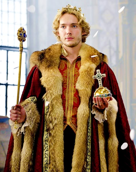 Reign - King of France [Francis II/Toby Regbo] #22: Because we will never get tired of seeing him with his crown ♥ - Fan Forum Toby Regbo Reign, Reign Serie, Reign Tv Show, Reign Mary, Toby Regbo, Mary Stuart, Mary Queen Of Scots, Medieval Clothing, Period Costumes