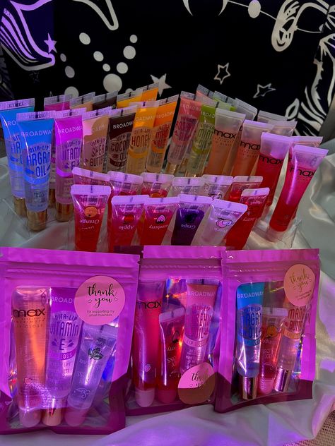 Our gloss packs!! Get a deal with a bundle! Lip Gloss Bundle Bags, Lip Gloss Storage, Cosmetics Business Ideas, Lipgloss Aesthetic, Juicy Lip Gloss, Lipgloss Collection, Lipgloss Bundle, Lips Gloss, Lip Gloss Homemade