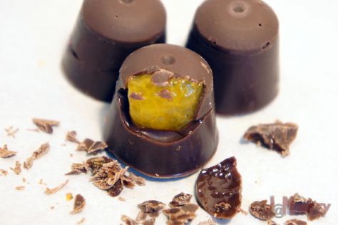 Fresh Fruit Filled Chocolates Filled Chocolates, Chocolate Pairings Fruit, Fruit Filled Chocolates, Liquor Filled Chocolates Homemade, Orange Filled Chocolates, Fruit Filling Recipe, Chocolate Fruit, Fruit Filling, Chocolate Factory