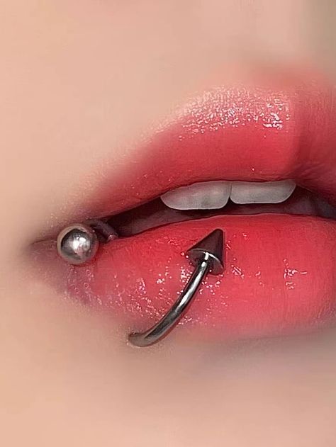 Side Labret Piercing Rings, Spike Lip Piercing, Lip Piercing Ring Right Side, Lip Piercing Jewelry Rings, Side Labret, Labret Piercing Ring, Peircings Body Jewelry Lip, Lip Piercing Lipstick & Gloss, Piercing Lip