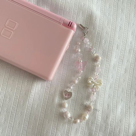 Camera Beads Strap, Phone Lanyard Aesthetic, Pink Phone Charm Aesthetic, Pink Phone Strap, Coquette Phone Charm, Pink Nintendo Ds, Phone Strap Aesthetic, Phone Charm Aesthetic, Aesthetic Phone Charms