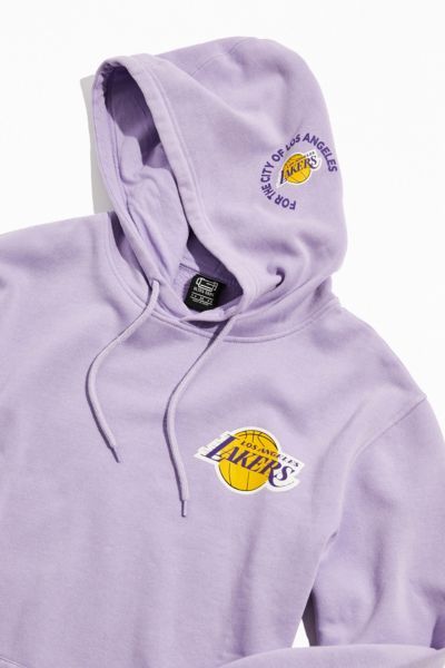 Los Angeles Lakers For The City Hoodie Sweatshirt | Urban Outfitters Basketball Hoodies, Urban Outfitters Men, Basketball Clothes, Trendy Hoodies, Hoodie Outfit, Looks Chic, Los Angeles Lakers, Dream Clothes, Retro Outfits