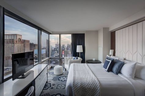 There’s nothing more inspiring than looking out at the NYC skyline from your hotel room. Nyc Rooms, Luxury Hotel Room, Nyc Hotels, Hotel Room Design, New York Hotels, Hotel Branding, Marriott Hotels, New York Apartment, City Hotel