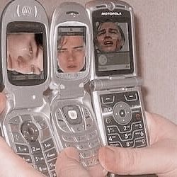 2000s Phone, Flip Phone Aesthetic, Webcore Icons, 2000 Vibes, 2000s Core, 2000s Vibe, Old Cell Phones, Y2k Phone, Retro Gadgets