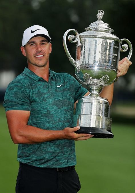 Brooks Koepka won the 2018 U.S PGA Championship Golf Fits, Mens Golf Fashion, Pga Tour Players, Sports Wallpaper, Brooks Koepka, Golf Style, Pga Championship, Golf Design, Top Golf