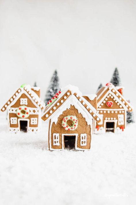 HOMEMADE GINGERBREAD HOUSES - The possibilities are endless when it comes to decorating these cute and tiny houses, but the keys to building a successful and structurally sound one are 1. royal icing with a glue-like consistency, 2. ample drying time, and 3. patience. Visit this blog post for a FREE gingerbread house design PDF! #gingerbreadhouses #gingerbreadhouse #beyondthebutter #royalicing #gingerbread #gingerbreadhousedecorating #christmas #christmastraditions Gingerbread House Template Printable, Halloween Gingerbread House, Homemade Gingerbread House, Gingerbread House Patterns, Gingerbread House Recipe, Cool Gingerbread Houses, Gingerbread House Template, Mini Gingerbread House, Homemade Gingerbread