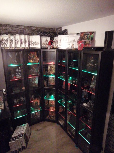 Warhammer Bedroom Ideas, Warhammer 40k Storage Ideas, Warhammer Storage, D&d Game Room, Nerd Basement, Warhammer Room, Warhammer Display, Dnd Room Ideas, Geek Cave