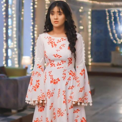 Shivangi Joshi Outfits In Yrkkh Kurti, Naira Kurtis Design, Street Kurti, Naira Dresses In Yrkkh Kurti, Men Celebrity Style, Yrkkh Outfits Naira, Naira Dresses In Yrkkh, Nayra Dresses Design, Naira Dresses