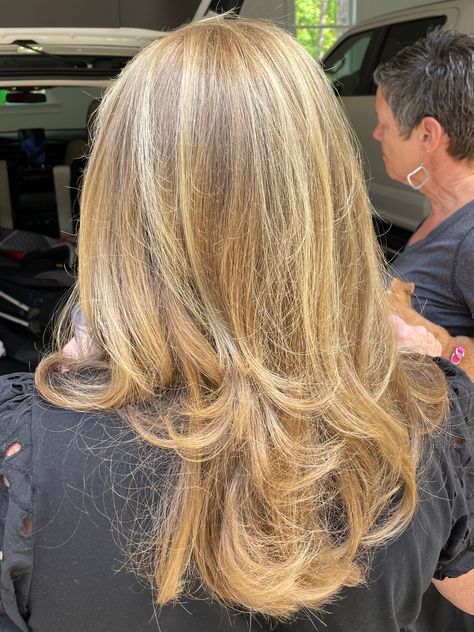 Light Brown Layered Hair, Honey Highlights On Light Brown Hair, Light Brown Blonde Hair, Mousy Brown Hair, Rachel Green Hair, Medium Length Blonde Hair, Blonde Layered Hair, Icy Blonde Hair, Blonde Hair Shades