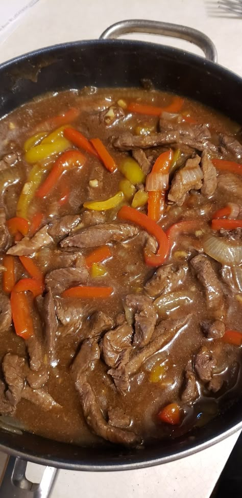 EASY PEPPER STEAK - Delish Grandma's Recipes Pepper Steak Recipe Easy, Green Pepper Steak, Peper Steak, Pepper Steak And Rice, Round Steak Recipes, Steak And Rice, Pepper Steak Recipe, Grandma's Recipes, Swiss Steak