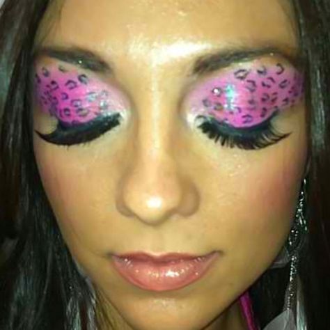 Hot pink cheetah Pink Mcbling Makeup, Trashy Makeup, Trashy Y2k Makeup, Mcbling Makeup, Y2k Eyeshadow, Draculaura Makeup, 2000s Makeup Looks, Trashy Mcbling, Club Makeup