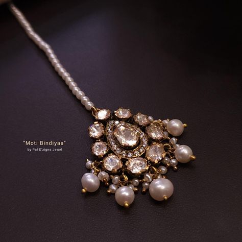 #Moissanite #polki #tikka #maangtikka #bindiyatikka #bigtikka #tikkatrend #handcrafted #diamond #silver #pearls #diamondpolki #royallook #indianjewellery #wedding #weddingjewellery #jewelry #bridelook #headaccessories #uniquetikka Moissanite Jewellery, Fashion Jewelry Necklaces Gold, Anand Karaj, Maang Tika, Indian Wedding Jewelry Sets, Antique Necklaces Design, Bridal Jewelry Vintage, Fancy Jewellery Designs, Jewelry Set Design