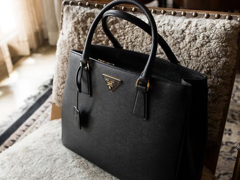 Handbag History: The Prada Galleria Prada Galleria Bag Outfit, Prada Galleria Bag, Prada Galleria, Bag Prada, Handbag Pattern, Miuccia Prada, Luxury Designer Handbags, Classic Bags, Prada Handbags