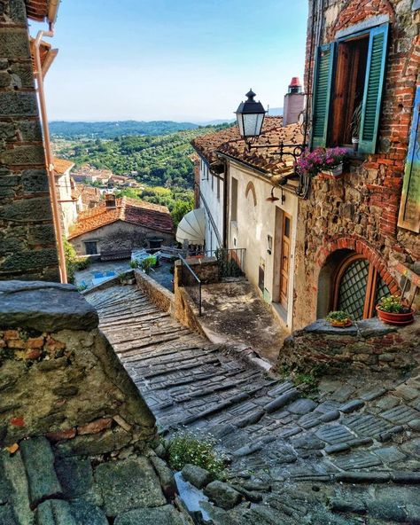 Collodi | Photographe : @denisss74 sur Instagram Under The Tuscan Sun, Quebec City, Tuscany Italy, Quito, In Boston, Most Beautiful Places, Virtual Tour, Malta, Tuscany