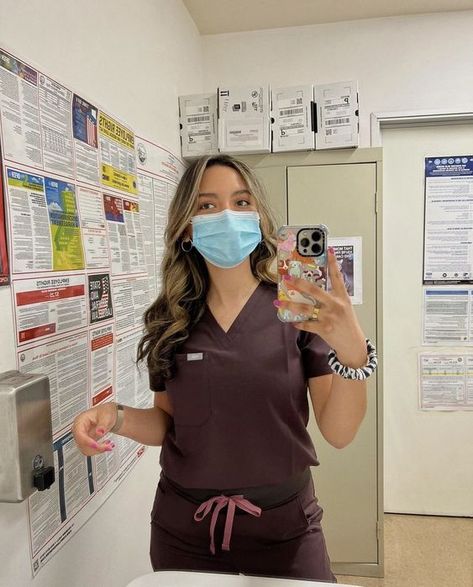 Scrubs Aesthetic Medical, Nursing Outfits Scrubs, Medical Scrubs Aesthetic, Cute Scrubs Outfits Fashion, Phlebotomist Aesthetic, Scrubs Uniform Cute, Nurse Fashion Scrubs, Scrub Outfits, Nurse Outfit Scrubs