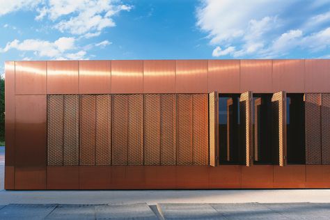 TECU® CLASSIC, Servicestation Theresienwiese, Munich, Germany by KME | STYLEPARK Metal Facade Design, Industrial Architecture Facade, Copper Facade, Copper Architecture, Copper Palette, Metal Panels Facade, Copper In Architecture, Metal Architecture, Architecture Geometric