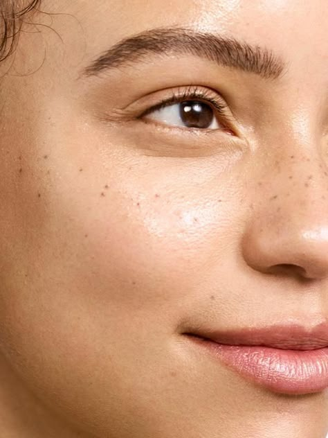 Vitamin C Face Serum: Super Glow | Glossier Glossier Photography, Glossier Ad, Face Cleanser Photography, Glossier Campaign, Glossier Ultralip Portrait, Vitamin C Face Serum, Best Face Serum, Super Glow, Anti Aging Creme